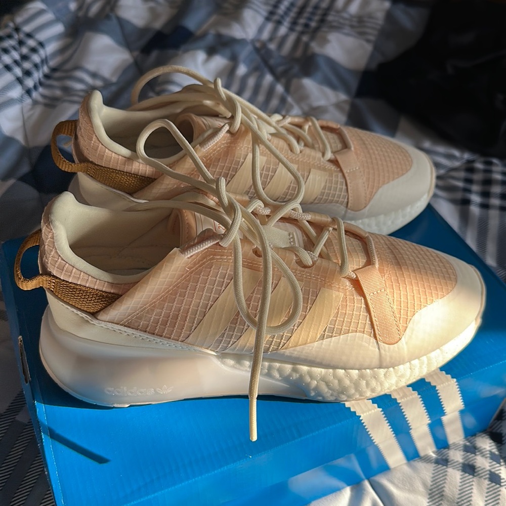 Zx 2k  Boost pure W talla 7 color crema  con blanco